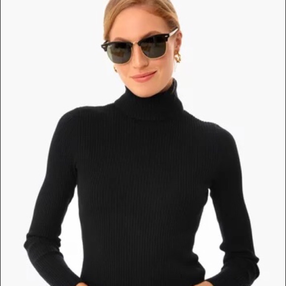 Thin ribbed turtleneck sweater